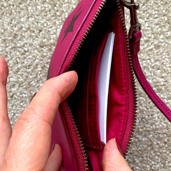 COACH STAR CANYON CORNER ZIP WRISTLET- CRANBERRY - Picture 4 of 6